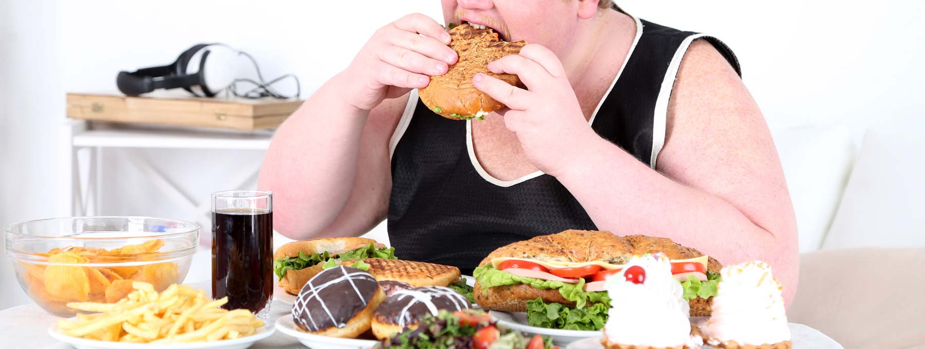 Ожирение переедание. Неправильное питание. Обжорство. Переедание. Ожирение в пожилом возрасте.