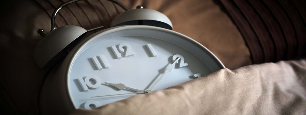 Schlafenszeitpunkt versus Schlaflänge: Was ist wichtiger?