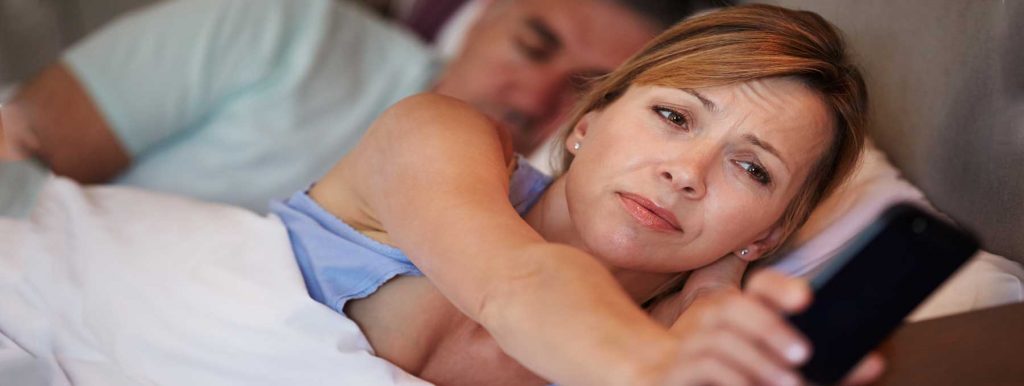 Frauen schlafen weniger als Männer, brauchen aber mehr Schlaf