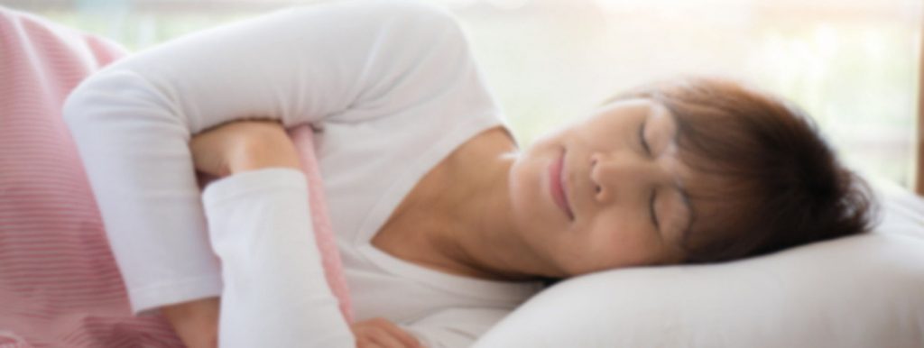 5 überraschende Gründe, warum es gesünder ist, auf der linken Seite zu schlafen 2