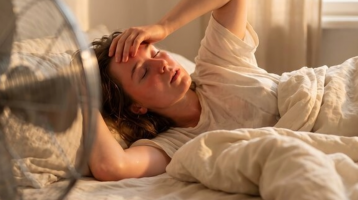 Dormire quando fa caldo: 8 consigli per notti più fresche e riposanti